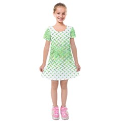 Green Pattern Curved Puzzle Kids  Short Sleeve Velvet Dress by HermanTelo