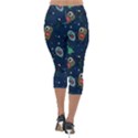 Monster Alien Pattern Seamless Background Lightweight Velour Capri Leggings  View2