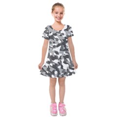 Grey And White Camouflage Pattern Kids  Short Sleeve Velvet Dress by SpinnyChairDesigns