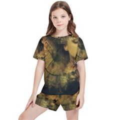 Surreal Steampunk Queen From Fonebook Kids  Tee And Sports Shorts Set by 2853937