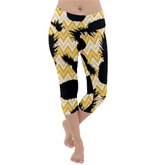 Ananas Chevrons Noir/jaune Lightweight Velour Capri Yoga Leggings by kcreatif