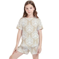 Clean Brown And White Ornament Damask Vintage Kids  Tee And Sports Shorts Set by ConteMonfrey