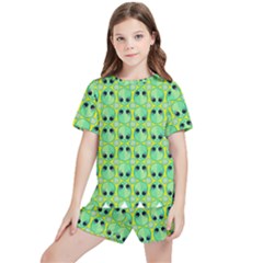 Alien Pattern- Kids  T-shirt And Sports Shorts Set by Ket1n9