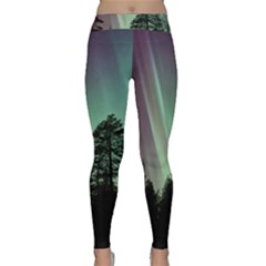 Silhouette Of Aurora Borealis Classic Yoga Leggings by Bedest