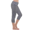 Marble Cracked Pattern Surface Capri Yoga Leggings View3